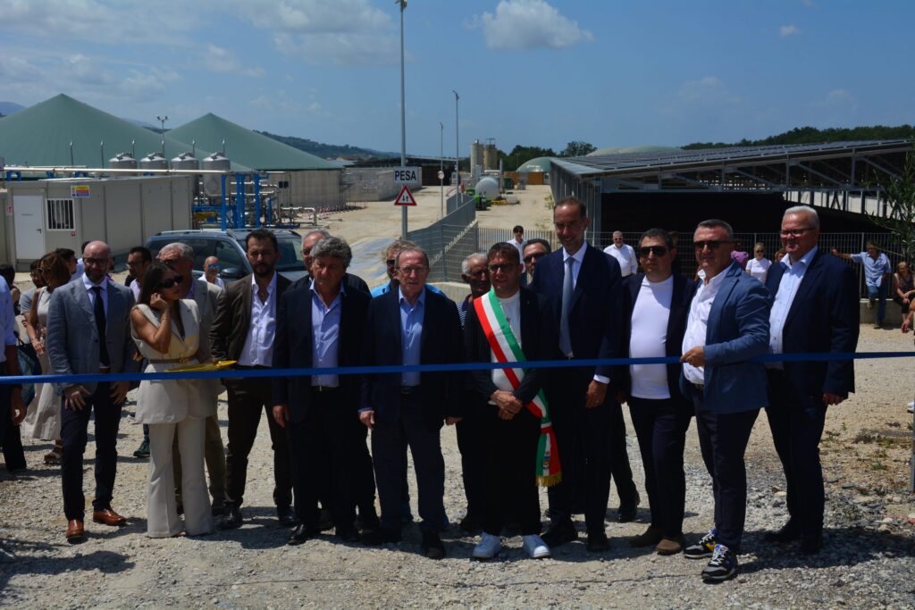 Inaugurati a Serre e Albanella i primi impianti integrati per biometano liquefatto e compost: un modello di economia circolare per la Piana del Sele